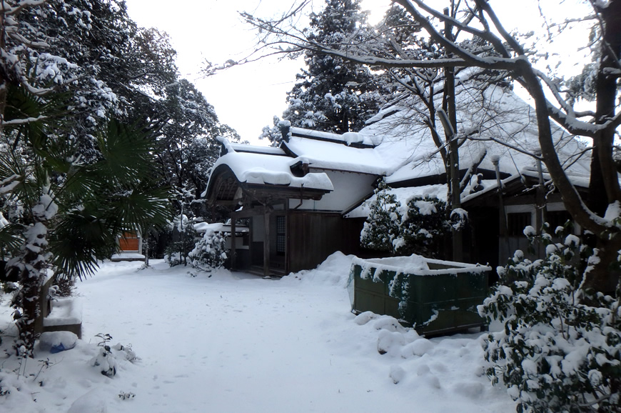 庫裡周辺の積雪